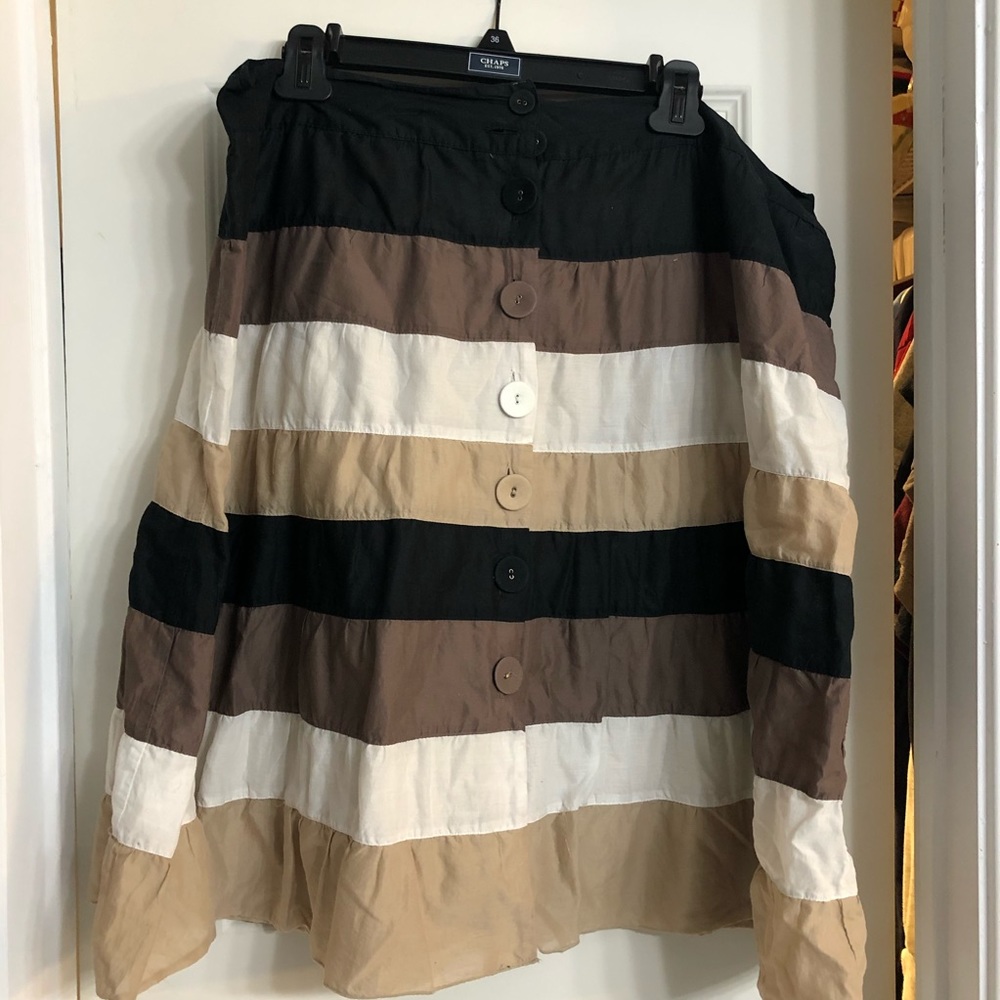 Light-weight, graphic plus swing-skirt.
